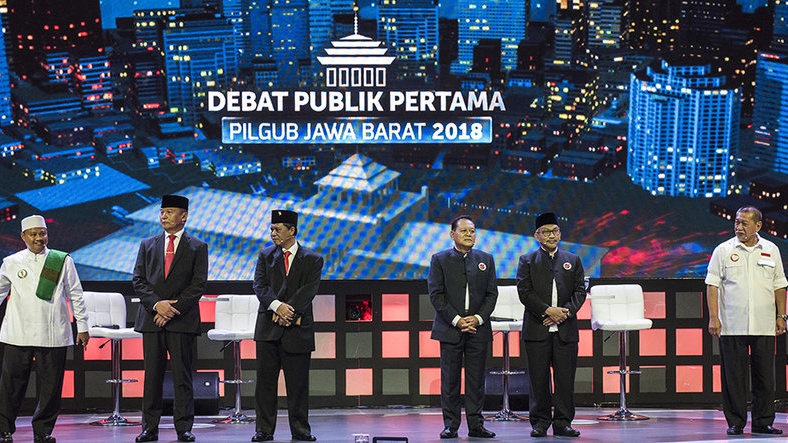 Debat Perdana Pilgub Jabar: Sedikit Tegang, Banyak Candanya