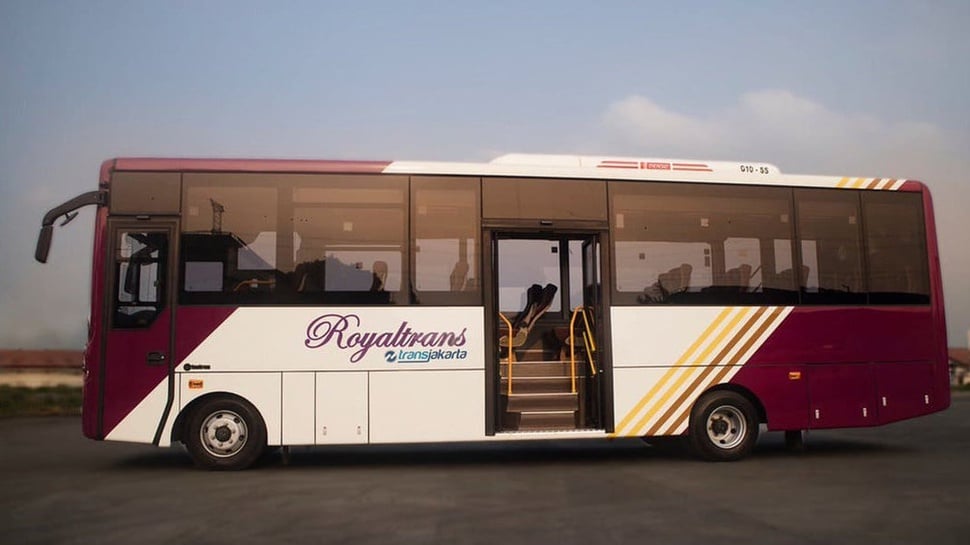 Transjakarta Operasikan Bus Premium Royaltrans Hari Ini