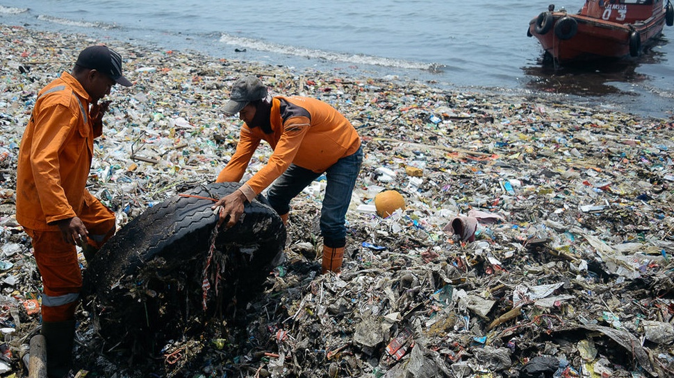 2018/03/28/usaha-penyelamatan-pesisir-cilincing-dari-sampah--7--tirto.id-andrey-gromico.jpg