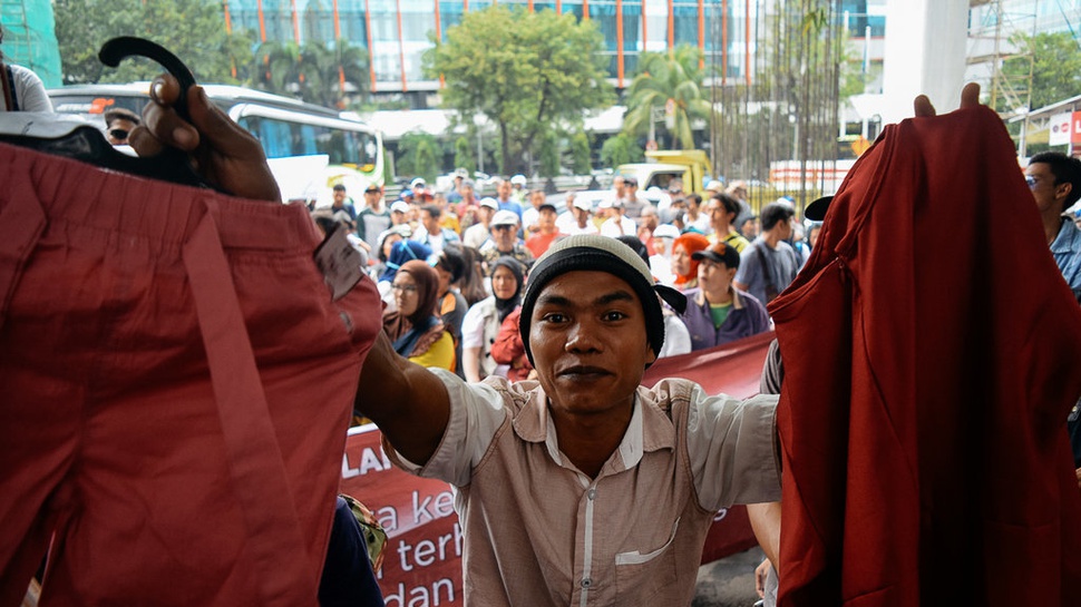 Aksi Protes PKL Jati Baru di Depan Ombudsman