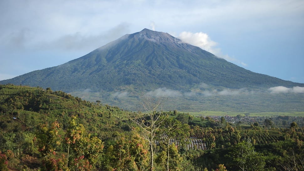 Gunung Kerinci Meletus, Muntahkan Abu Vulkanik Setinggi 800 Meter