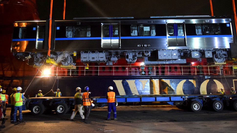 Rangkaian Kereta MRT Tiba di Pelabuhan Tanjung Priok