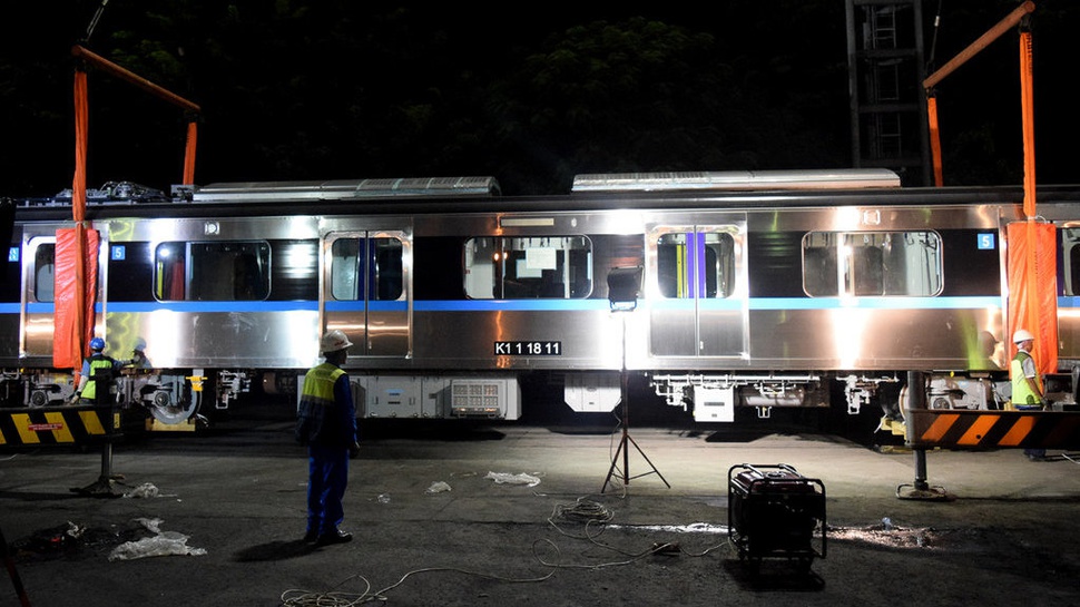 Dua Rangkaian Kereta MRT dari Jepang Tiba di Jakarta
