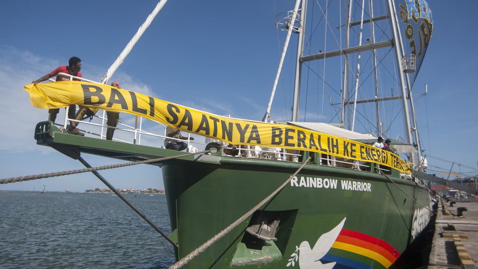 Kapal Greenpeace Rainbow Warrior Bawa Misi Penolakan PLTU di Bali