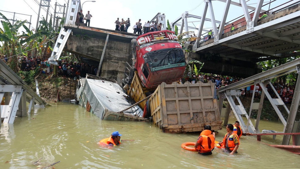 Ironi di Balik Ambruknya Jembatan Widang di Jawa Timur 