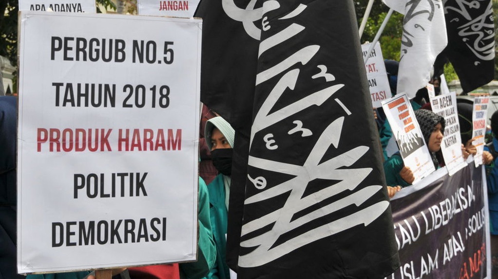 Massa Tuntut Pergub Hukuman Cambuk di Penjara Aceh Dicabut