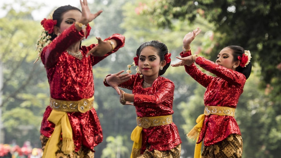 Mengenal Budaya Jawa Barat: Rumah Adat, Tarian, & Makanan Khas
