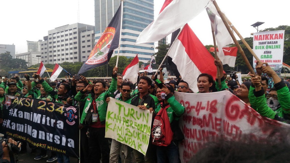 Sopir Ojek Online Demo Tuntut Pemerintah & DPR Buat Payung Hukum