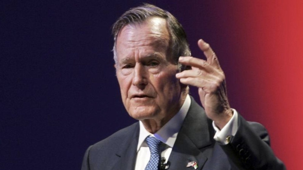 George H.W. Bush Dirawat Usai Pemakaman Istrinya Akibat Infeksi