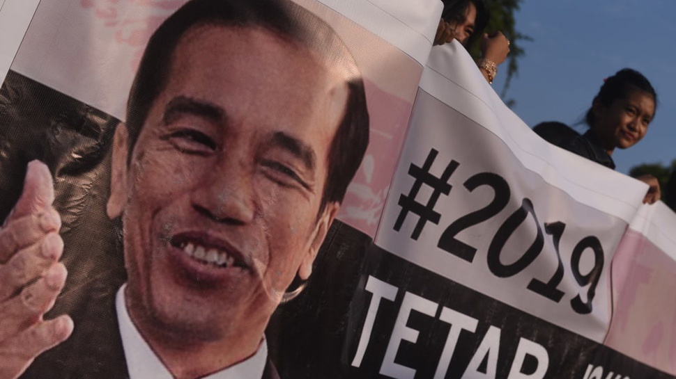 TKN Sebut Spanduk 'Jokowi Bersama PKI' Adalah Kampanye Hitam