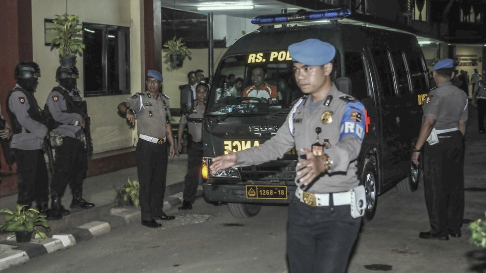 Jokowi Diminta Nobatkan Korban Polisi sebagai Pahlawan Antiteror