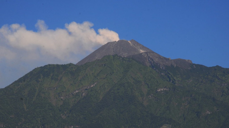 Gunung Merapi Kembali Meletus Freatik pada Senin Dini Hari