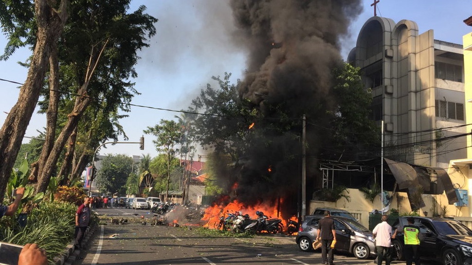Presiden Jokowi Kunjungi Korban Bom Gereja di Surabaya