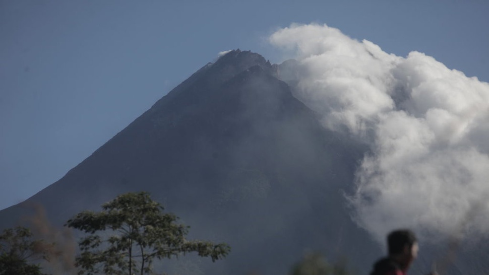 Gunung Merapi Kembali Meletus Freatik pada Rabu Dini Hari