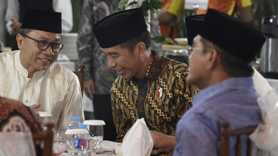 Jokowi dan Iriana Tunaikan Salat Id di Kebun Raya Bogor