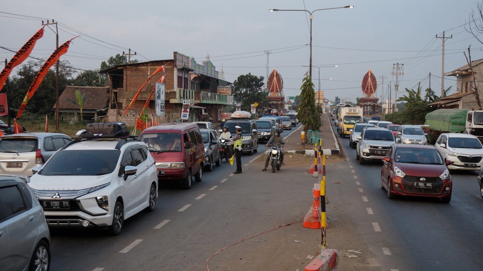 Polisi Imbau Kendaraan Arus Balik dari Jakarta Gunakan Jalur Tengah