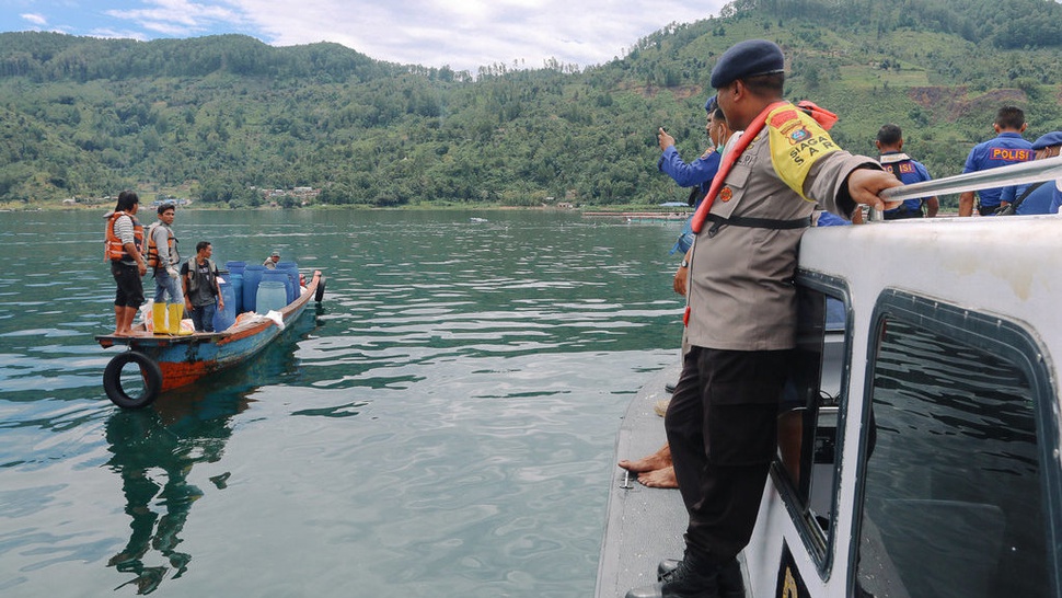 Pencarian Korban KM Sinar Bangun Terkendala Kedalaman Danau Toba