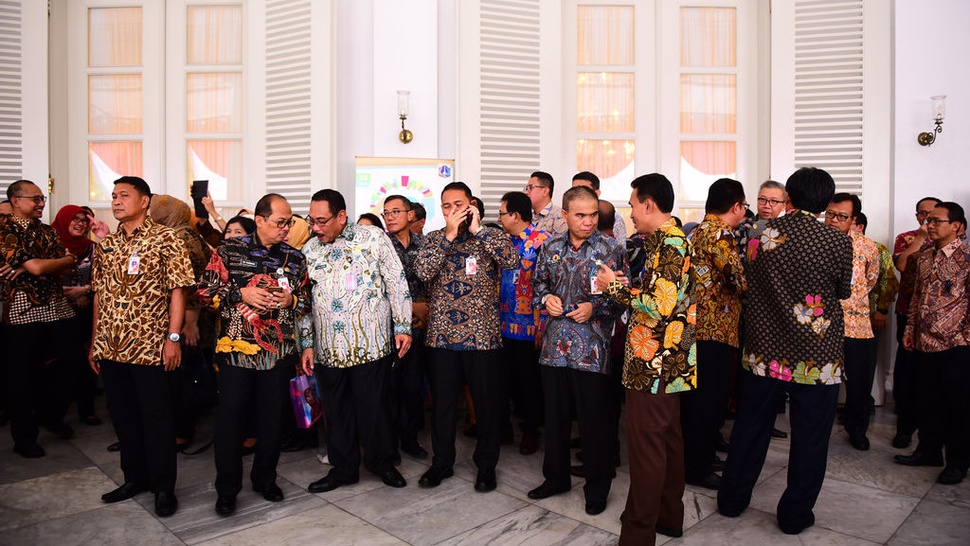 2018/06/21/halal_bihalal_anis-sandi_bersama_pegawai_pemprov_arimacs_wilander_tirto-5_ratio-16x9.jpg