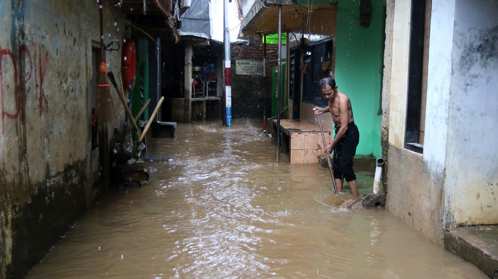 Kampung Melayu Dilanda Banjir, Warga Keluhkan Tanggul Kali Ciliwung