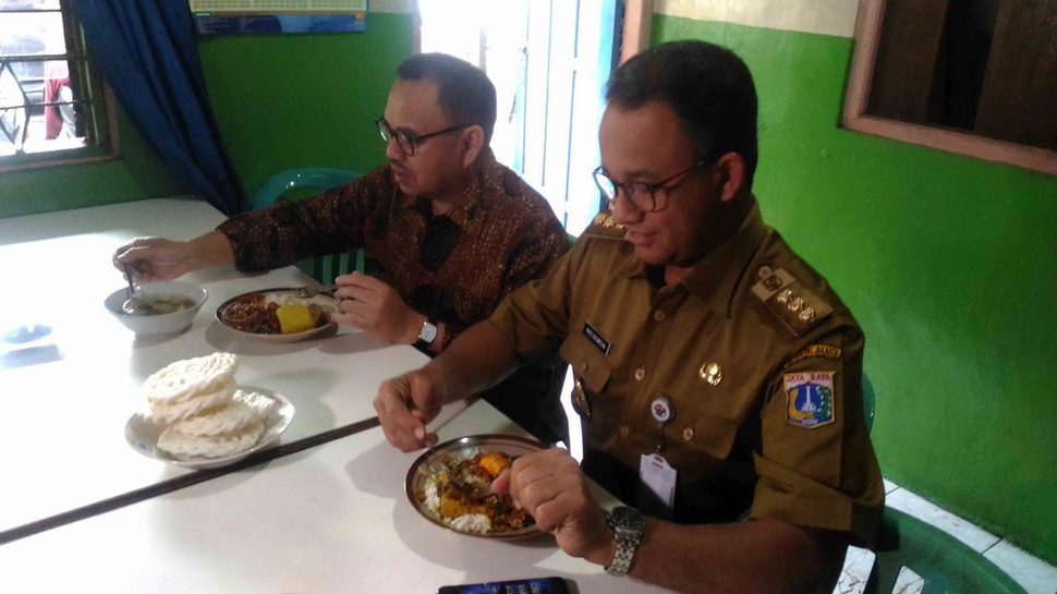 Sehari Jelang Pilkada Jateng, Anies Ajak Sudirman Makan di Warteg