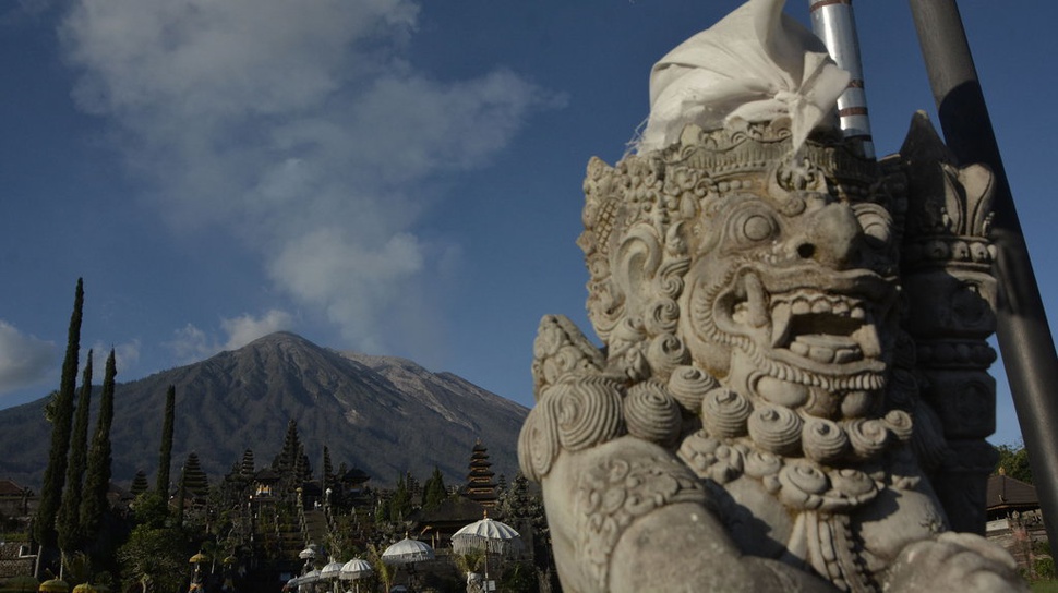 Gunung Agung Kembali Erupsi pada Hari Ini, Kolom Abu Tak Teramati