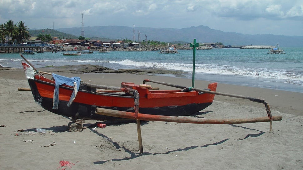 Risiko Terseret Arus di Laut Pelabuhan Ratu Sukabumi