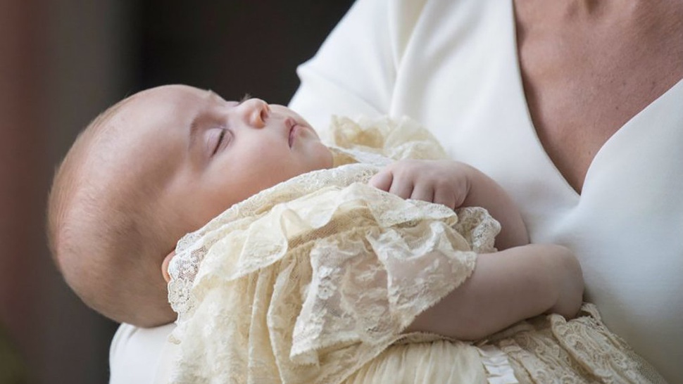 Misi Sosial di Balik Rancangan Baju Baptis Pangeran Louis