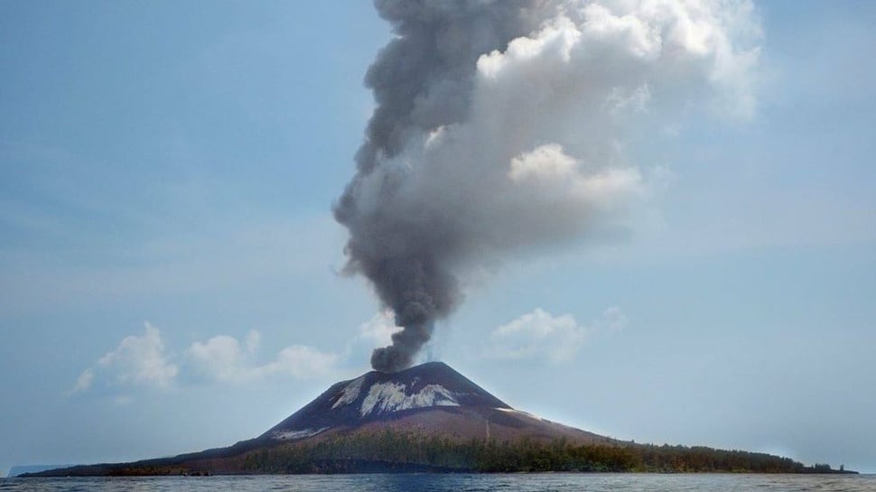 Gunung Anak Krakatau Meletus, Lontarkan Abu Setinggi 2.000 Meter