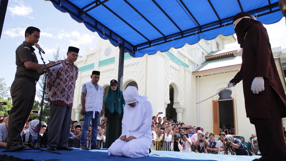 Mau Dibawa Ke Mana Aceh dengan Perda Syariat Hukum Cambuk?