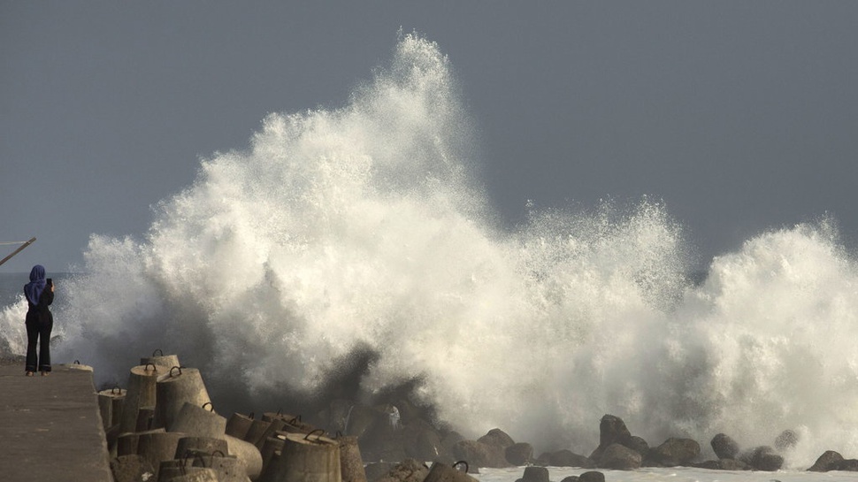 BMKG: Gelombang Laut Berpotensi Kembali Tinggi Hingga 6 Meter Lebih