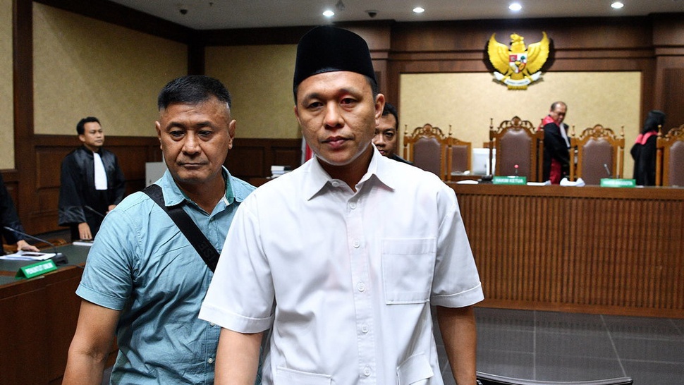 KPK Tetapkan Mantan Bupati Lampung Mustafa Tersangka Gratifikasi
