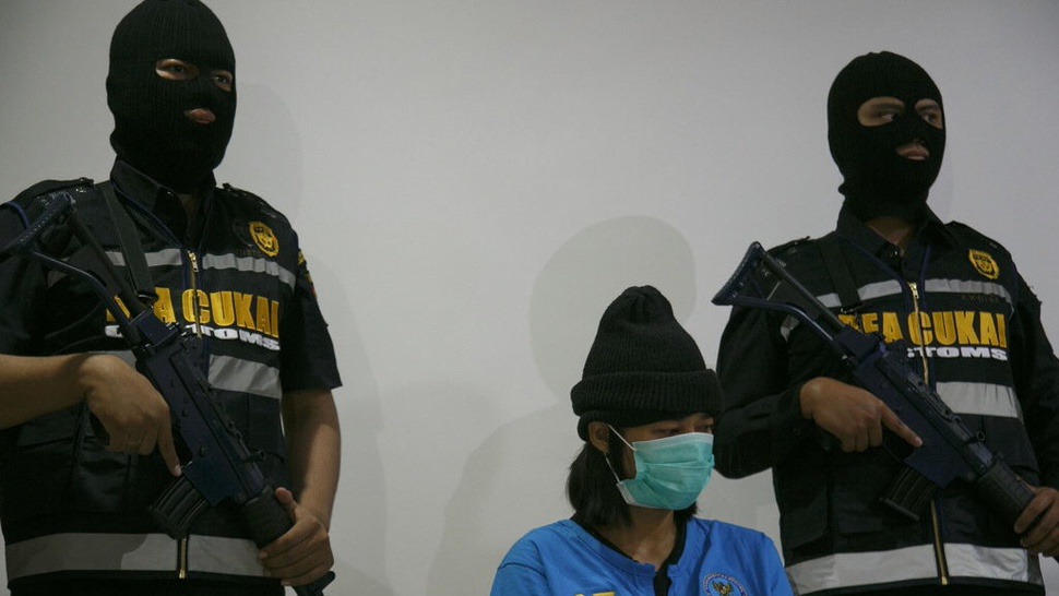 Kapolri Copot Jabatan Perwira Polda Kalbar yang Diduga Membawa Sabu