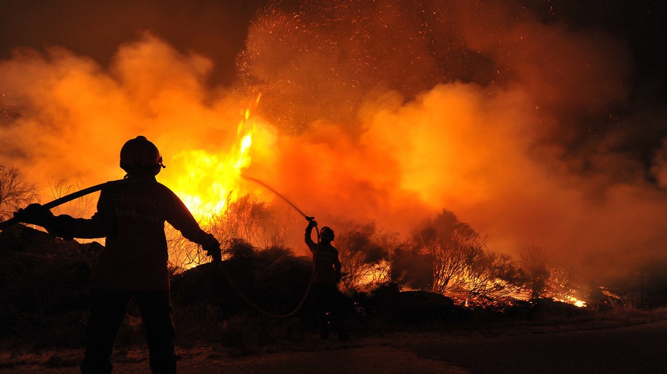 Gunung Panderman Kebakaran, BPBD: Api Masih Aman dari Rumah Warga
