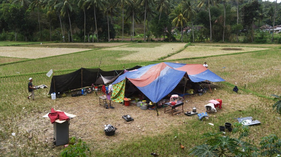 Korban Gempa di Mataram NTB Memilih Tidur di Tenda Darurat