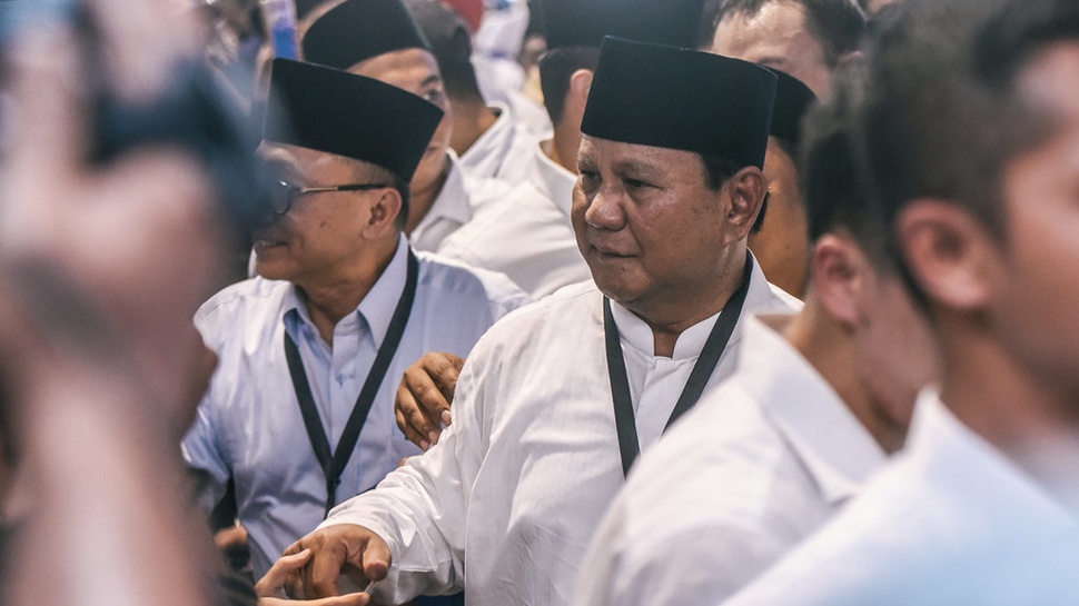 Prabowo-Sandi ke KPU, Massa Nyanyi Lagu 