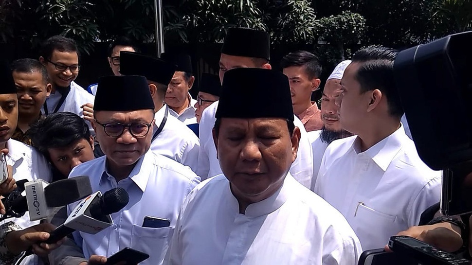 Massa Prabowo-Sandiaga Bikin Macet Jalan di Sekitar Kantor KPU