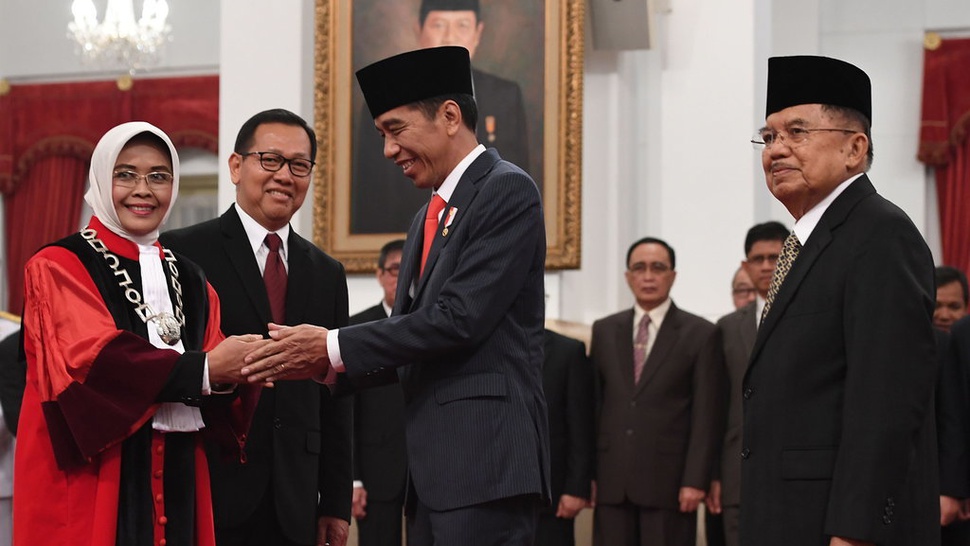 Presiden Jokowi Lantik Enny Nurbaningsih Jadi Hakim MK 
