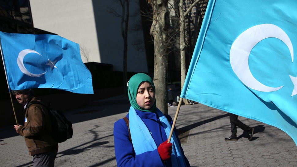 Nasib Muslim Uighur di Cina: Dituduh Teroris & Ditahan di Kamp