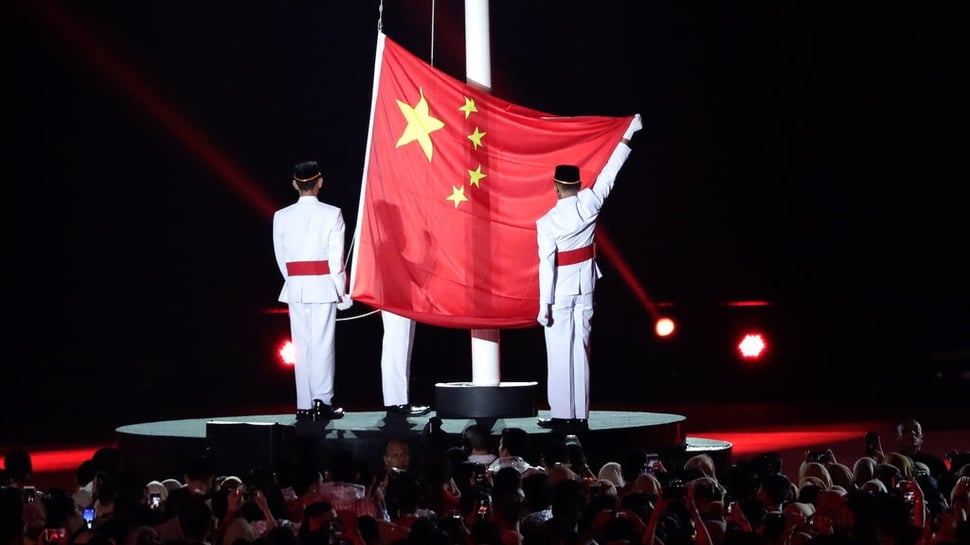 Bendera Cina Dikibarkan Saat Penutupan Asian Games 2018