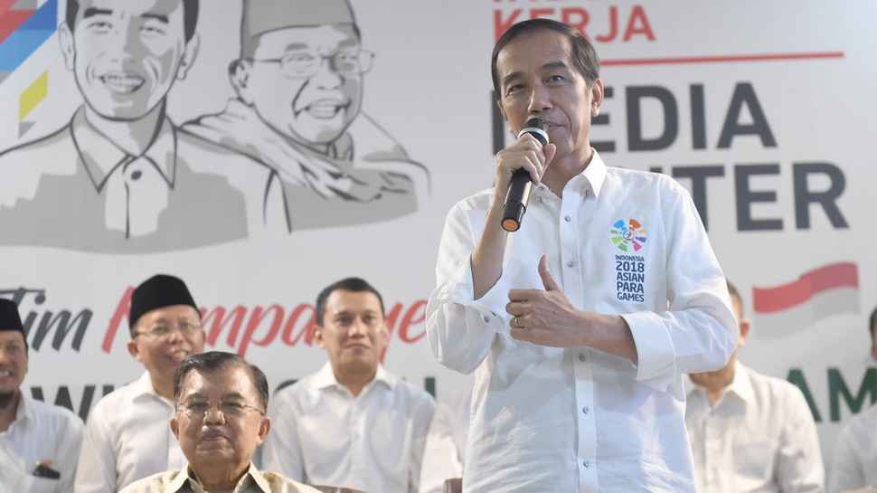 Datang dengan Mobil Hias, Jokowi Sebut Nomor 1 atau 2 itu Baik