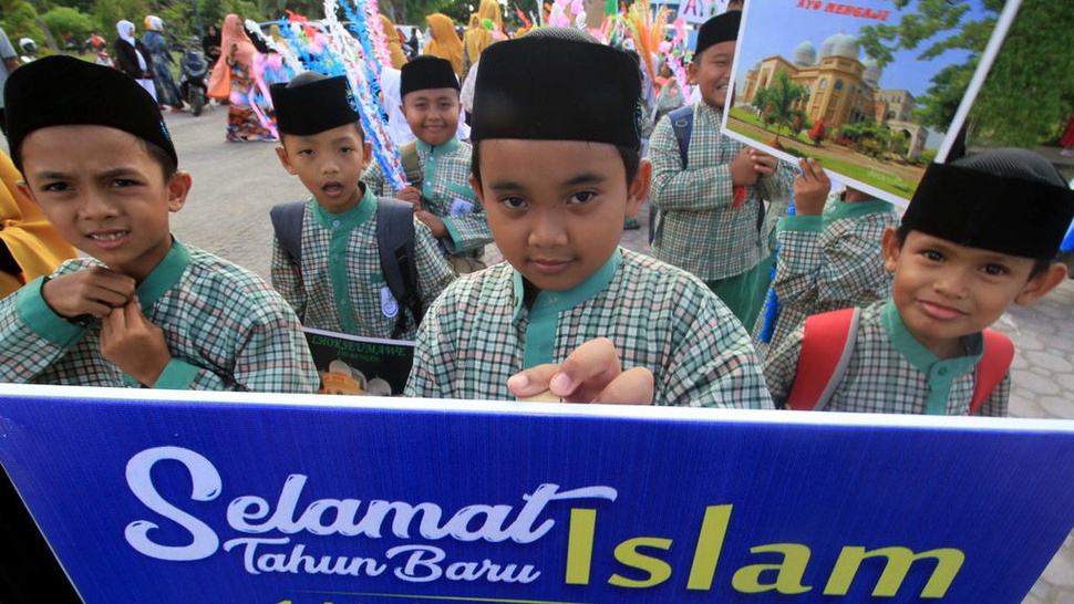 Download Background Tahun Baru Islam 2023 di Freepik