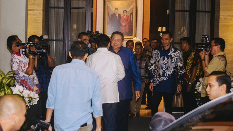 Datang ke Mega Kuningan, Sandiaga Cium Tangan SBY 