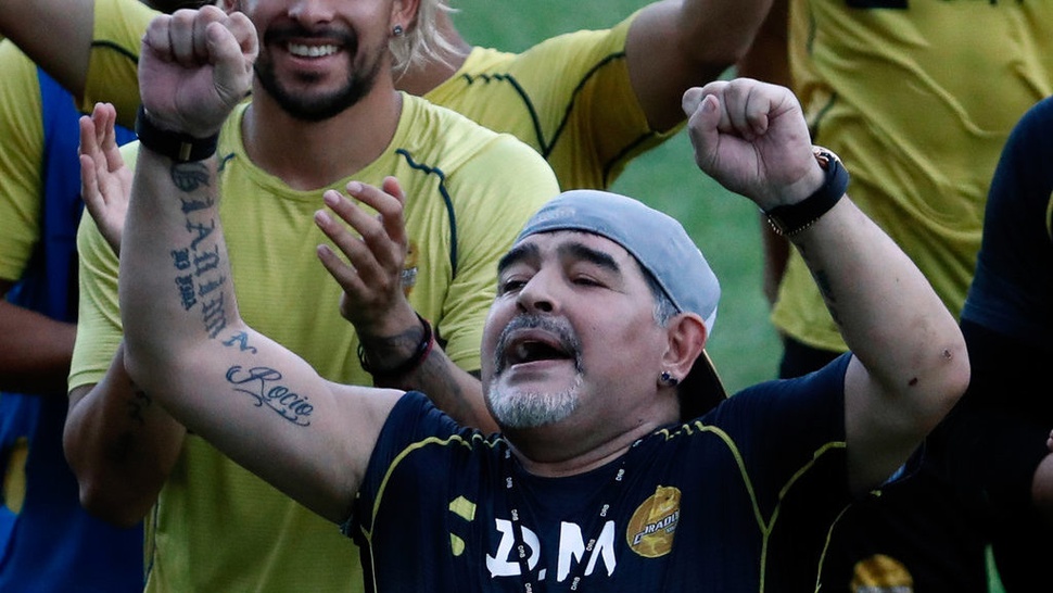Maradona Perpanjang Kontrak dengan Gimnasia La Plata Sampai 2021