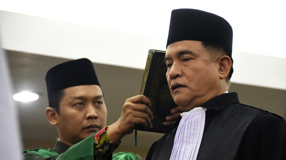 Manuver Yusril: Membela HTI, Diabaikan Prabowo, dan Menjaga Jokowi