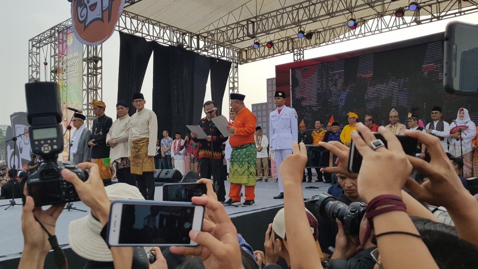 Pakaian Adat Pilihan Jokowi dan Prabowo di Deklarasi Kampanye Damai