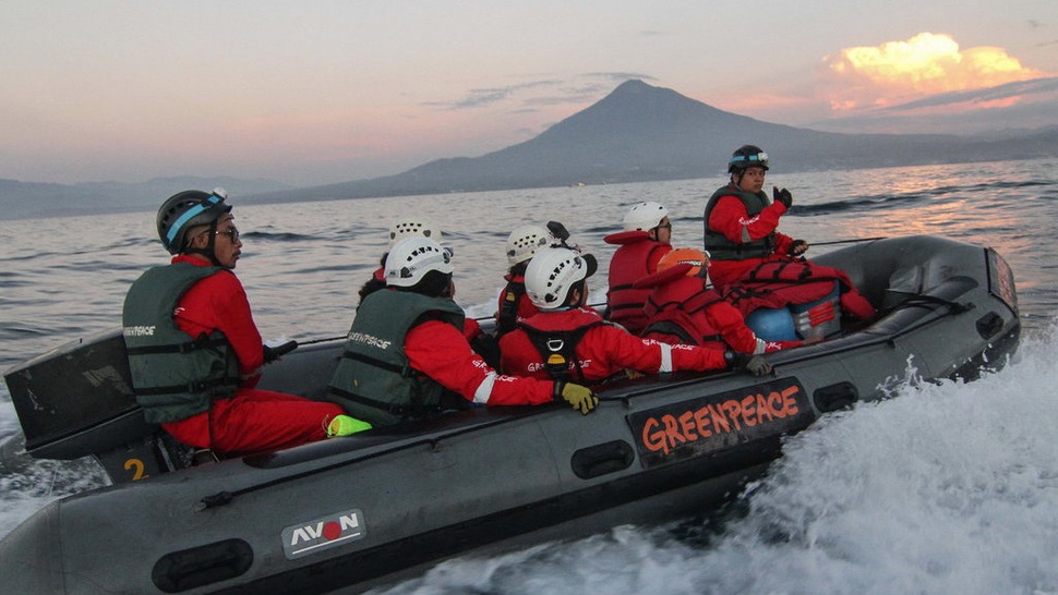 Enam Aktivis Greenpeace Ditahan di Kapal Minyak Sawit Wilmar