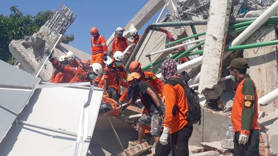 Dampak Gempa Palu: 60 Orang Diduga Masih Tertimbun Reruntuhan Hotel