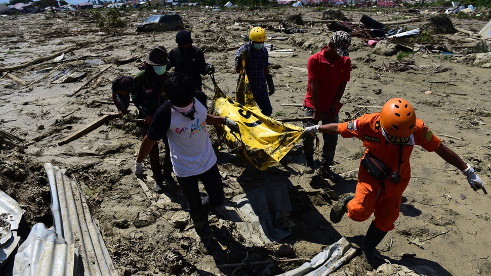 Evakuasi Korban Gempa Palu di Petobo