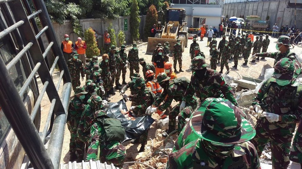 8 Jenazah Berhasil Dievakuasi dari Reruntuhan Hotel Roa Roa Palu