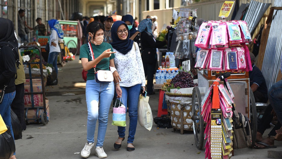 2018/10/24/pedagang-skybridge-tanah-abang-tirto-mico-2.jpg